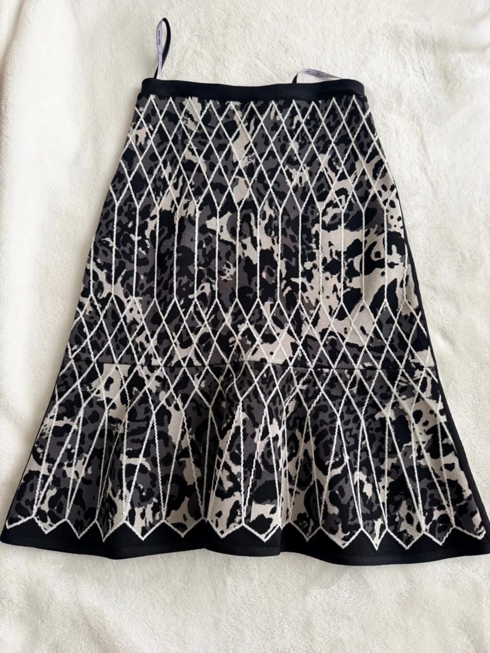 Herve Leger Bandage Black and Cream Animal Printed A-Line Skirt NWT Size Small - Picture 3 of 6